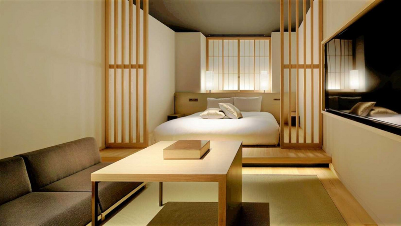 以傳統日式美學為靈感並結合現代設計的「京都甘樂飯店」,為旅客提供靜謐休憩之所。(圖/樂天旅遊提供)