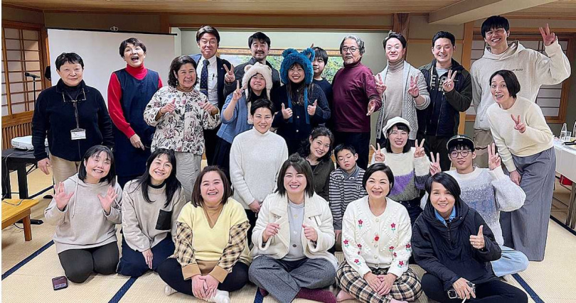 《老少女奇遇記2》最終回畢業典禮，包括高知、熊本、五島、秋田的受訪者都相約見面。（圖／桂田文創提供）