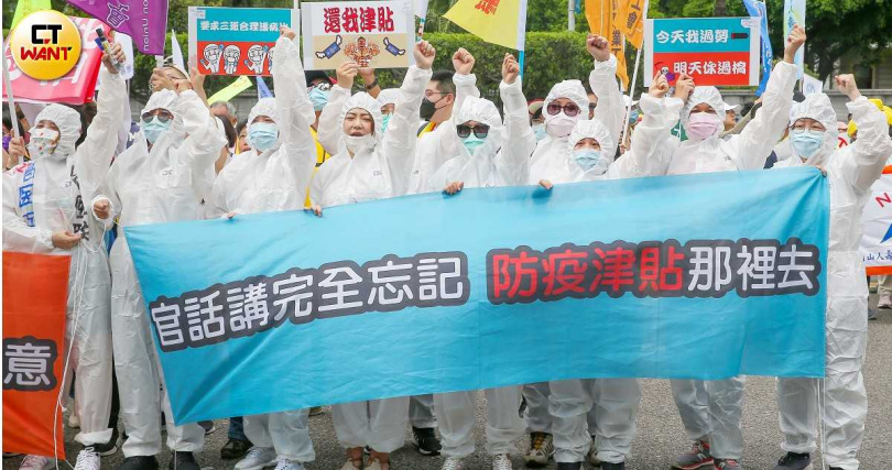 理潮引社切,福部研替理急加薪,但部份士心政府在疫情期放防疫加,最後被院七折八扣下,理字政府公金有落差,「加薪」一不敢太奢望。(/耀徵)