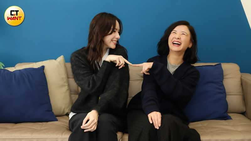 林奕嵐(左)性格固執,有自己的想法,這反而讓導演楊宥瑜更有興趣,覺得她很像「月鵝」這個角色。(圖/侯世駿攝)