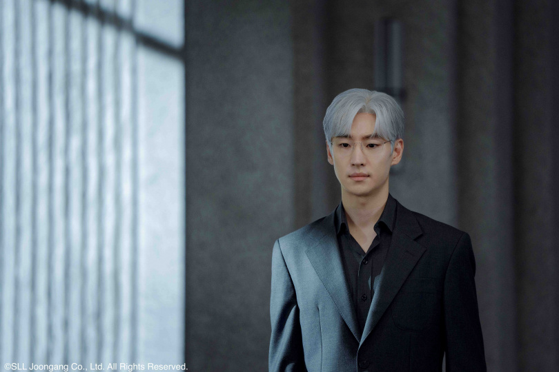 染了白髮後，李帝勳對各種造型都有挑戰的勇氣，甚至想試試黃色的髮型。（圖／Hami Video提供）