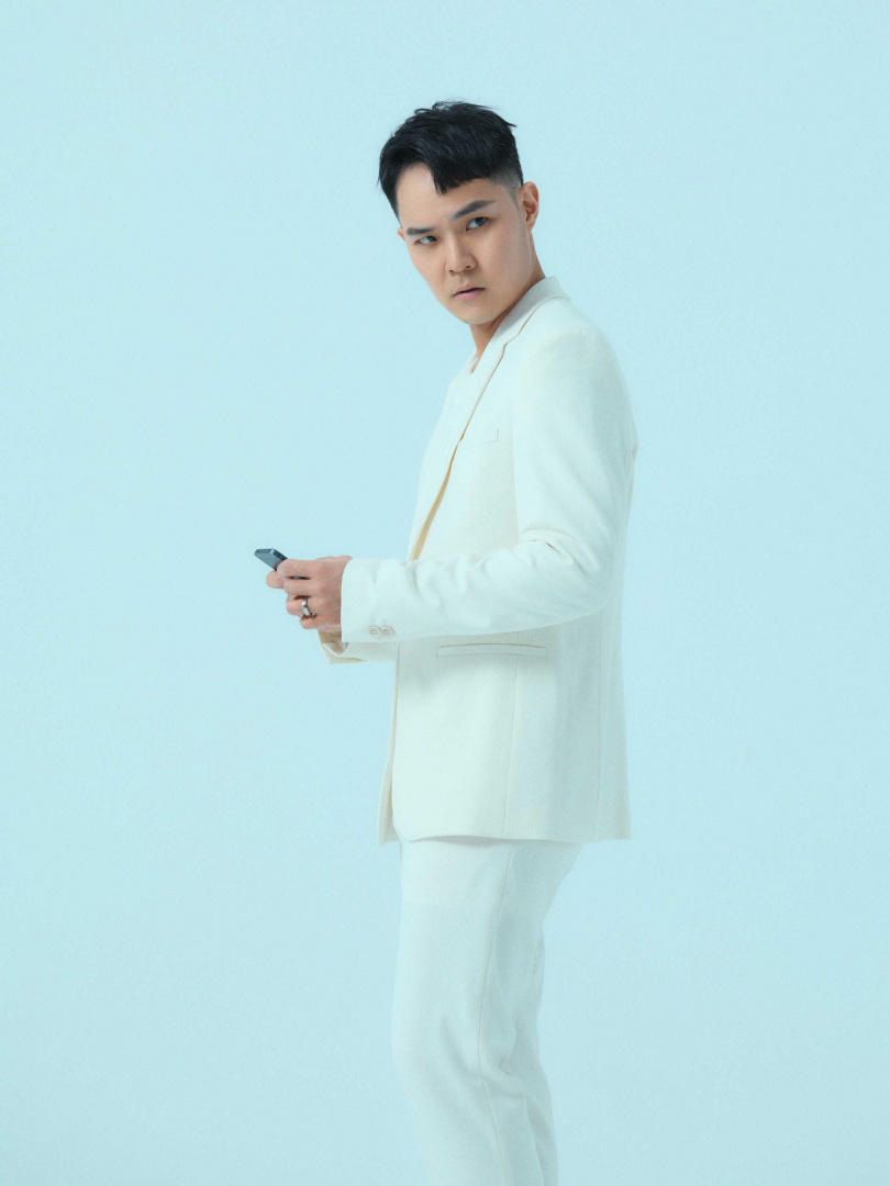 何裕天將主演舞台劇《完美陌生人》。(圖/躍演劇團提供)