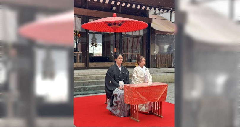 高志（左）與篠崎泫（右）「閃婚」讓網友笑稱Toyz被戴綠帽。（圖／國興衛視提供）