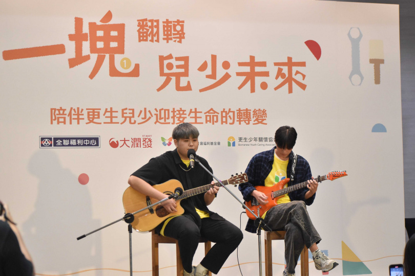 曾獲更生少協幫忙的青年如今已在音樂界大放異彩。(圖/翻攝自更生少協官網)
