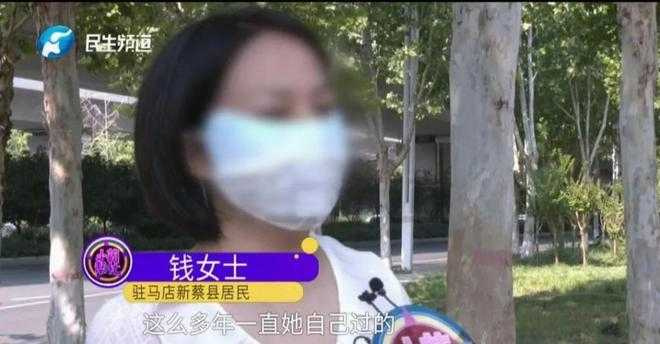 女兒們輪流照顧病重的老母親,盡顯親情與責任,反觀兄長卻避不見面。