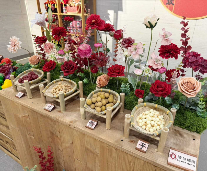 台北市中正區戶政事務所結婚拍照專區。(圖/台北市中正區戶政事務所)