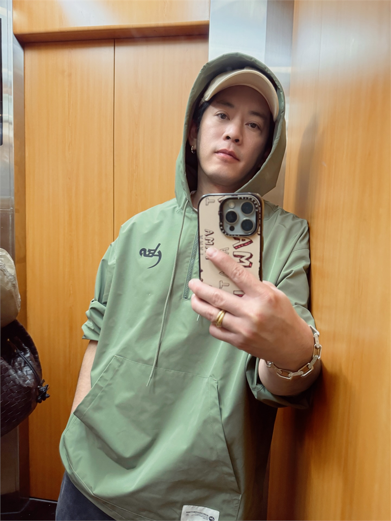 Junior（韓宜邦）8日稍早透過臉書發出全黑文致歉。（圖／翻攝自Junior臉書）