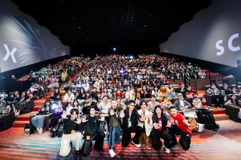 《功夫》主題曲獻唱場廳內大合照,現場超嗨。(圖/麻吉砥加提供)