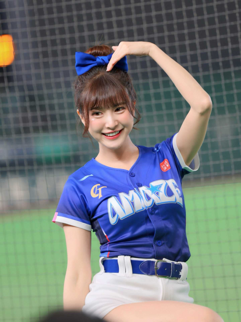 傳出孟潔在杜拜被求婚成功。（圖／翻攝臉書／孟潔）