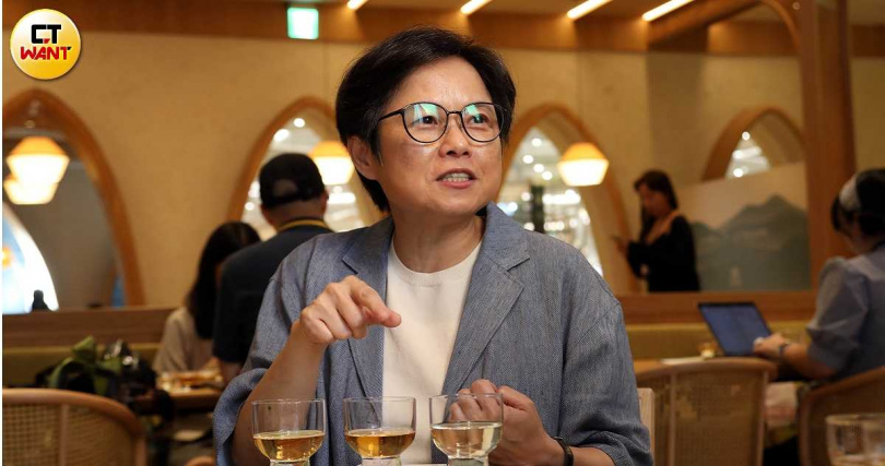 金色三麥餐飲集團跨足中式餐飲市場推出「三麥茶樓」，未來希望以此品牌拓展海外市場，因此特別重視人員培訓。圖為金色三麥總經理葉淑芬。（圖／方萬民攝）