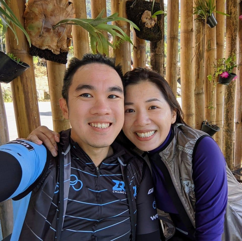 侯湘婷（右）和捷安特創辦人劉金標的外孫楊孟學（左）結婚。（圖／翻攝自「Angela﹠Marcel的兩輪世界」臉書）
