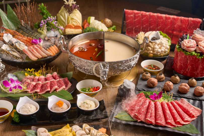 「問鼎·皇上吉祥」平日不限時開涮, 證件對中「1,4,6,8」紐澳牛舌或松阪豬免費送, 壽星再贈五星肉蛋糕!(圖片提供/問鼎)