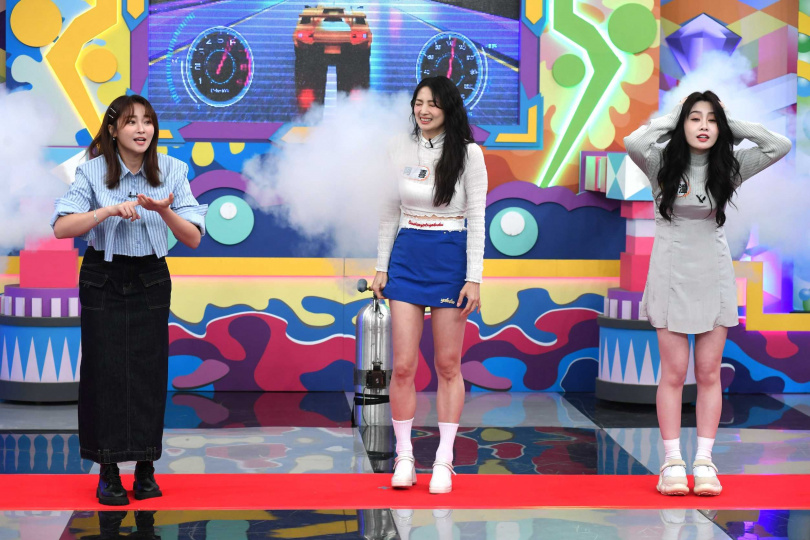 樂天女孩若潼（中）意外成爲遊戲黑洞。（圖／華視提供）