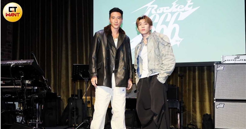 Tyson Yoshi舉辦記者會，好友王陽明前來站台。（圖／林士傑攝）