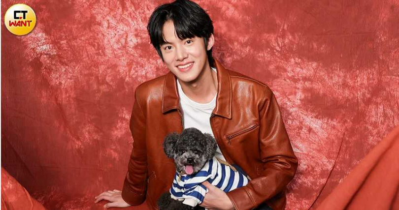 Wuni平時跟爸媽住在桃園，爸媽時不時就會傳Wuni生活照給他，讓他笑稱「真的當小孩在顧」。（圖／林士傑攝）