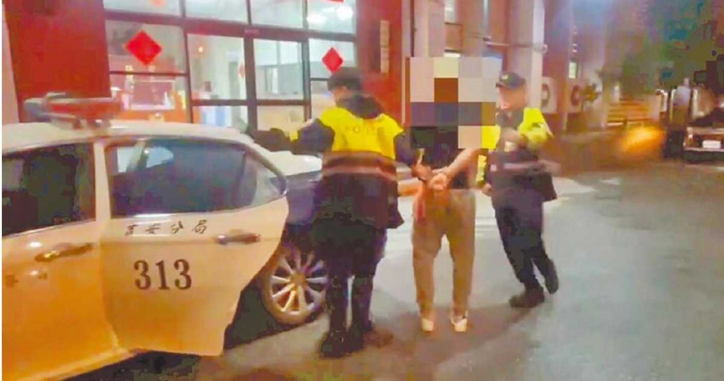26歲呂姓男子將林女砸暈後，竟將人拖入海中，再三確認林女已遭海浪捲走後才離開。（圖／警方提供）