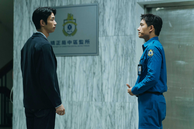 劉以豪與陳澤耀上演「諜對諜」智勇鬥法。(圖/愛奇藝國際版、壹壹影業)