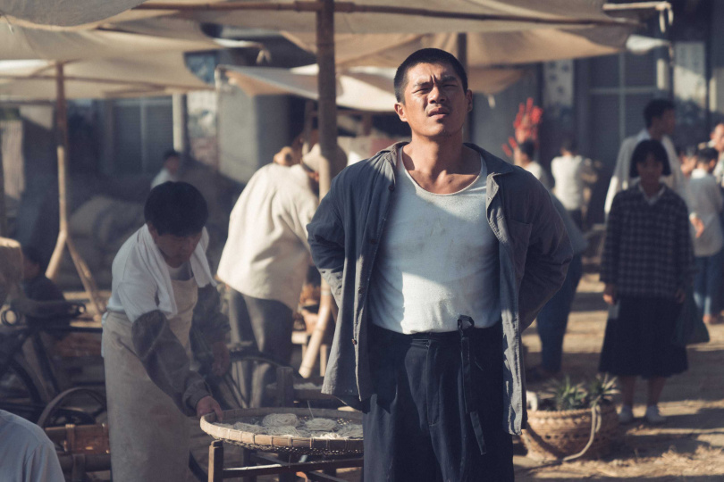 以電影《大濛》角逐本屆金馬影帝的香港男星柯煒林，自七月坦承罹患肺腺癌四期後，他始終堅定抗癌、積極面對病魔。（圖／華文創）