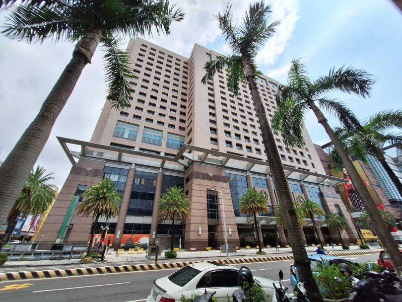 大億麗緻酒店熄燈5年,即將由福泰集團重新改裝,攜手希爾頓集團引進Signia by Hilton品牌,預期明年開幕。(圖/林榮芳攝)