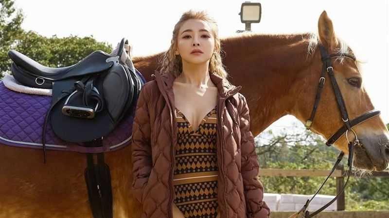 冬至當天，吳婉君曬出多張自拍照。（圖／翻攝自Instagram／cocco__wu）