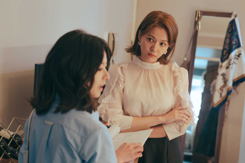 蘇晏霈在《人生只租不賣》飾演雙面女租客，露出真面目後讓陳姸霏氣到抓狂。（圖／公視台語台提供）
