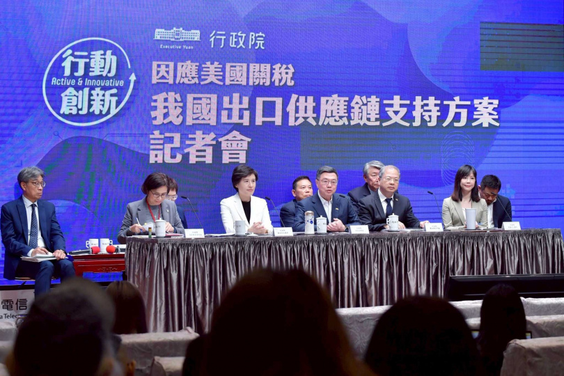 政院4月4日針對美國對等關稅，召開記者會宣布應變方案，不過，在野黨質疑方案內容多是「新瓶裝舊酒」，擔心對受衝擊產業及勞工幫助有限（圖／行政院提供）