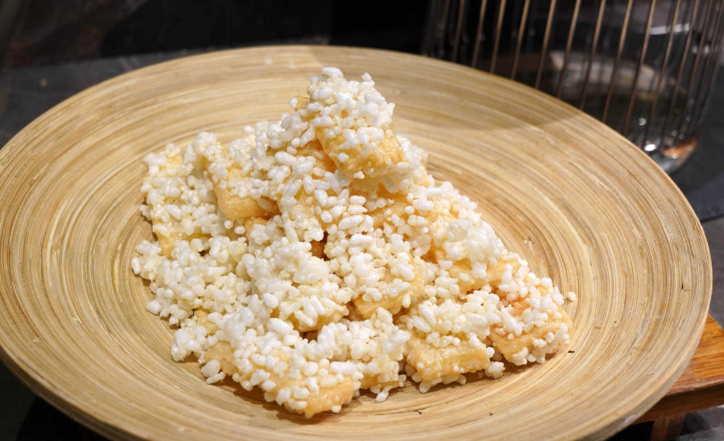 傳統甜點「手工油蜜果」有象徵吉祥、健康與養生的祝福心意。（圖／魏妤靜攝）