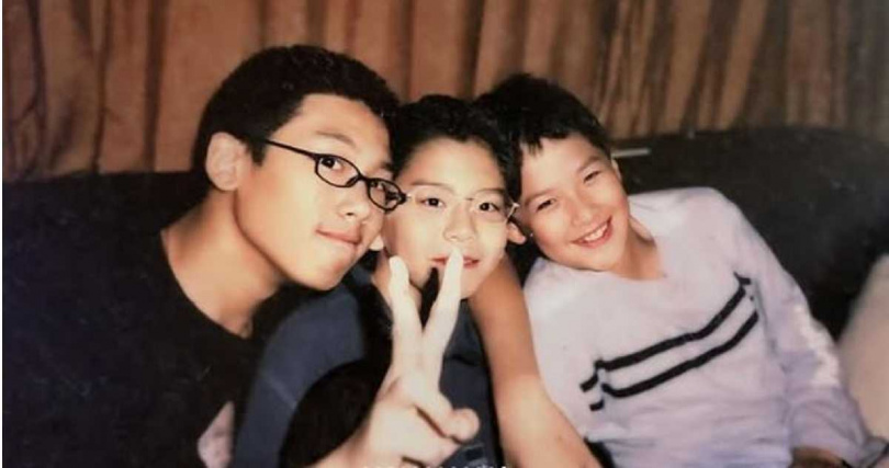 柯震東分享與王大陸（左起）、哥哥柯家洋合照。（圖／翻攝自柯震東IG）