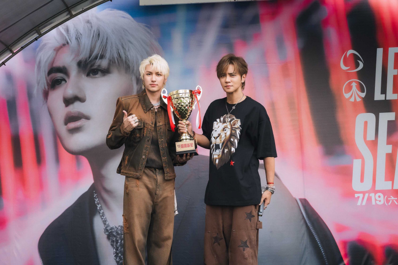 羅志祥專程到台中為愛徒薛恩加油打氣。（圖／華納音樂提供）