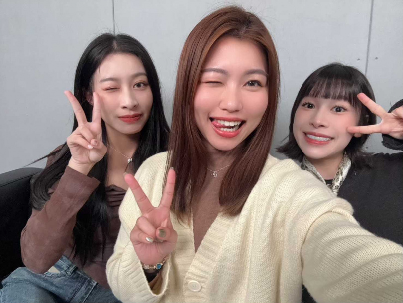 這一集不像以往的訪談有明確主軸，卻像一場夜深時的閨蜜對話。