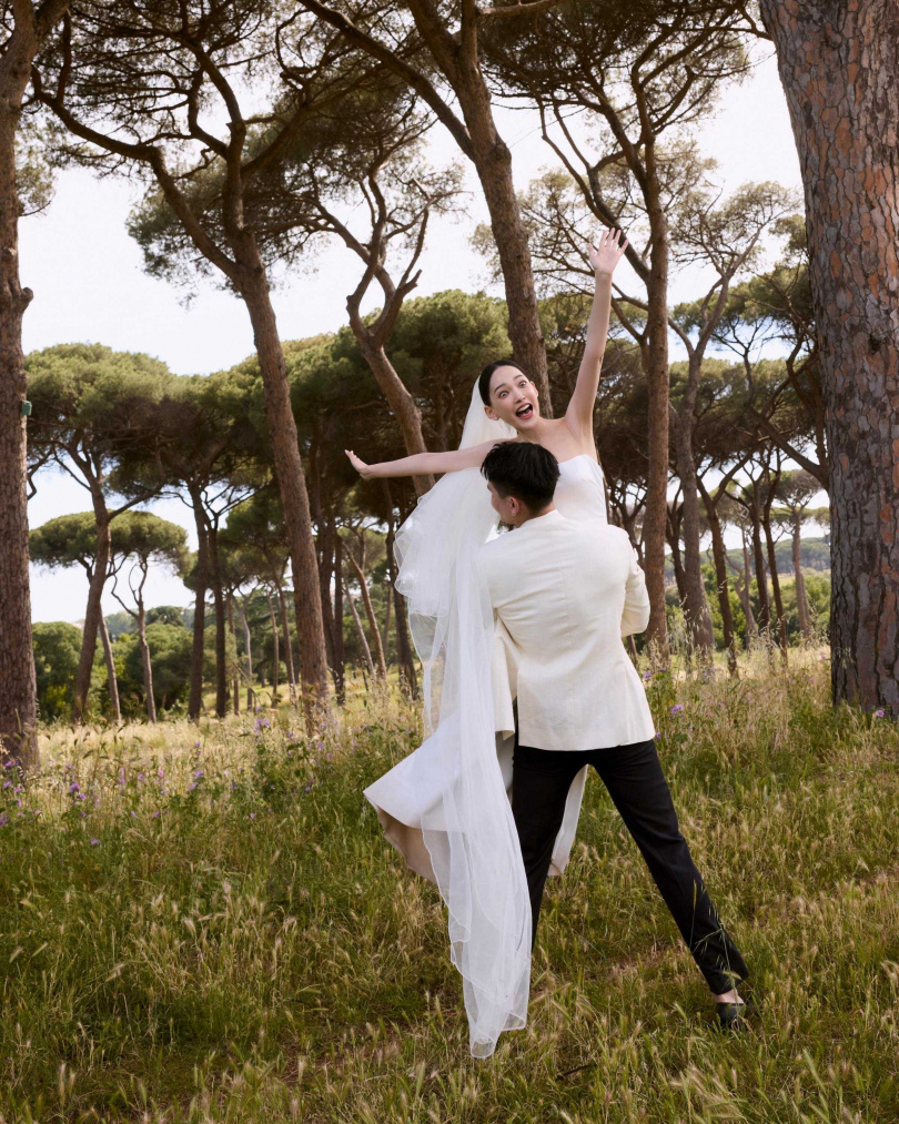 林映唯（左）年初被交往三年多的男友Richard密謀求婚成功，兩人即將迎來人生新身份。（圖／自由試娛樂提供）