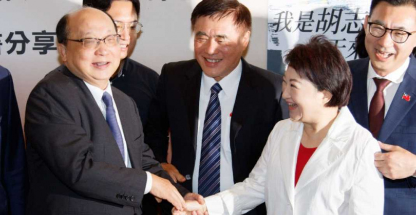 胡志強(圖左)與盧秀燕有師徒、盟友之誼,他的未來動向受到矚目,另外,郝龍斌(圖中)也被點名可能參選黨主席,但胡、郝迄今都未明確表態(圖/報系資料照)