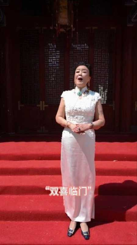 張蘭曾拍片說「雙喜臨門」，被網友解讀是在說馬筱梅已有孕。（圖／翻攝自張蘭微博）