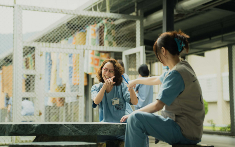 孫淑媚在電影中穿囚服都帶著鹽包讓拍戲順利。（圖／壹壹喜喜）