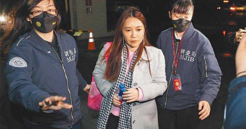 陳怡君（中）涉詐領助理費、收受賄賂，一審遭判處7年10月，褫奪公權5年。（圖／報系資料庫）