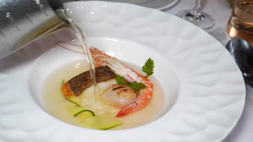 鮮甜暖胃的「海鮮清湯」。（圖／魏妤靜攝）