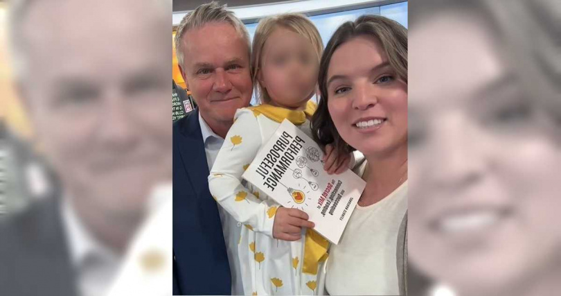 艾拉的母親迪內利(右),將女兒光顧史丹利書攤的影片上傳至TikTok後,引發巨大反響。(圖/翻攝自TikTok/taymaed)