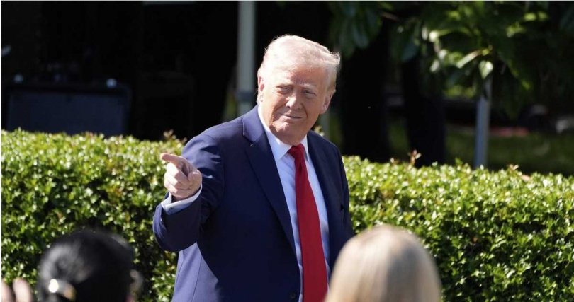 川普就任百日，民調支持率創新低。（圖／達志／美聯社）