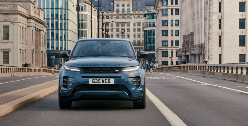 統一搭載 Ingenium 2.0 四缸 MHEV 渦輪增壓引擎，提供最大 249PS 與 365Nm 的最大動力輸出，標配 Terrain Response 2 第二代全地形反應系統，不論日常使用或家庭戶外生活，皆能提供車主從容不迫的美好駕馭體驗。（圖／Range Rover提供）。