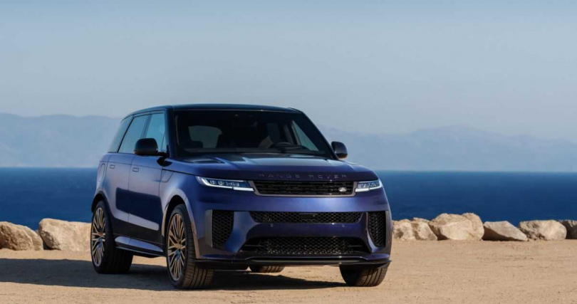 首款 Range Rover Sport SV Bespoke 訂製車型「Nocturne」採用深靛藍色外觀，靈感源自地中海夜空，將在 Range Rover House Mykonos 首次亮相。（圖／Range Rover提供）