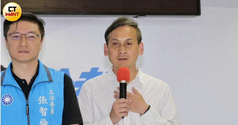 一路陷入罷免苦戰的立委葉元之,在選後雖難掩倦色,但仍不忘對許多他並不認識的小草,主動義務幫忙反罷表達深切的感謝(圖/黃耀徵攝)