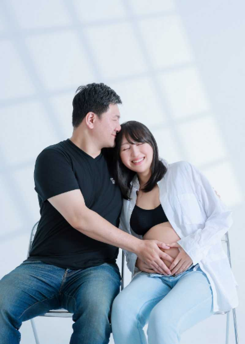 織織在產後2個月首度公開與先生合照,並甜蜜告白自己嫁了喜歡的人。(圖/翻攝自Instagram/chichinote)