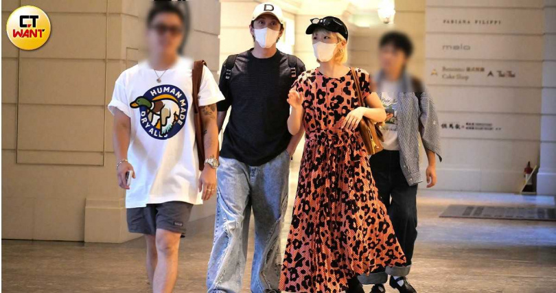 Lulu、陳漢典兩人沿路一直對話沒停過，Lulu還講到比手畫腳，看得出想法頗多。（圖／本刊攝影組）