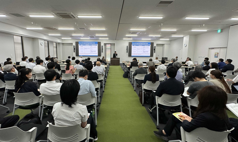 麗寶新藥總經理劉朝瀚專題演講吸引上百位輻射醫療領域專家學者在場聆聽。（圖片提供／麗寶新藥）