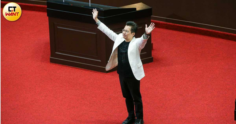 據了解，前立委吳春城上任時大幅整修辦公室，甚至自己貼錢，最終裝潢格局奢華大氣，很有「大老闆」風格。（圖／黃耀徵攝）