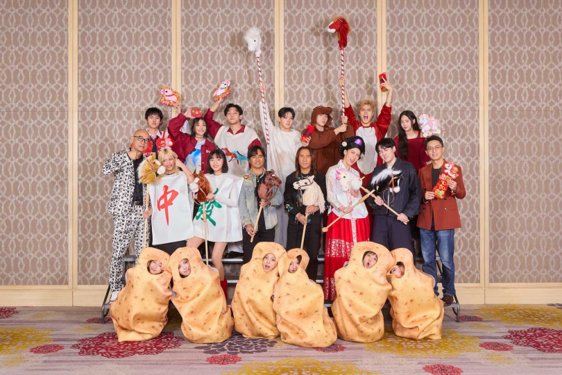 華研國際舉辦「華研一路向前,馬上發;鴻運當頭,馬上紅」旺年會,現場巨星雲集。(圖/華研提供)