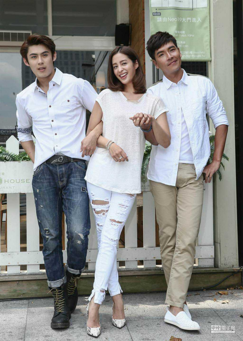 莫允雯（中）曾因與陳奕（左）合作而爆出愛火。（圖／報系資料照）