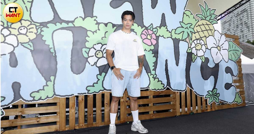 高爾宣抱女兒不小心閃到腰。（圖／侯世駿攝）