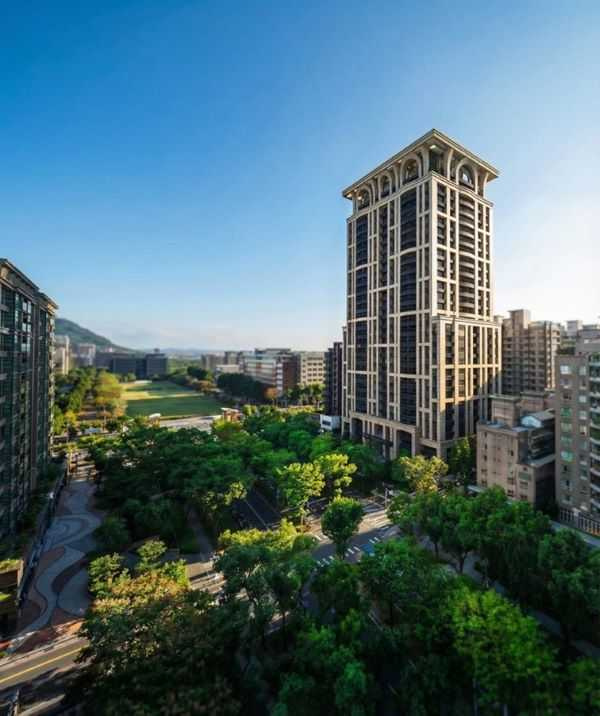 「詠藝」基地位於國立臺北大學正對面的學勤路林蔭大道上，擁有雙面臨路與完整角地條件，為北大特區少見的完整角地條件。（圖／詠藝提供）