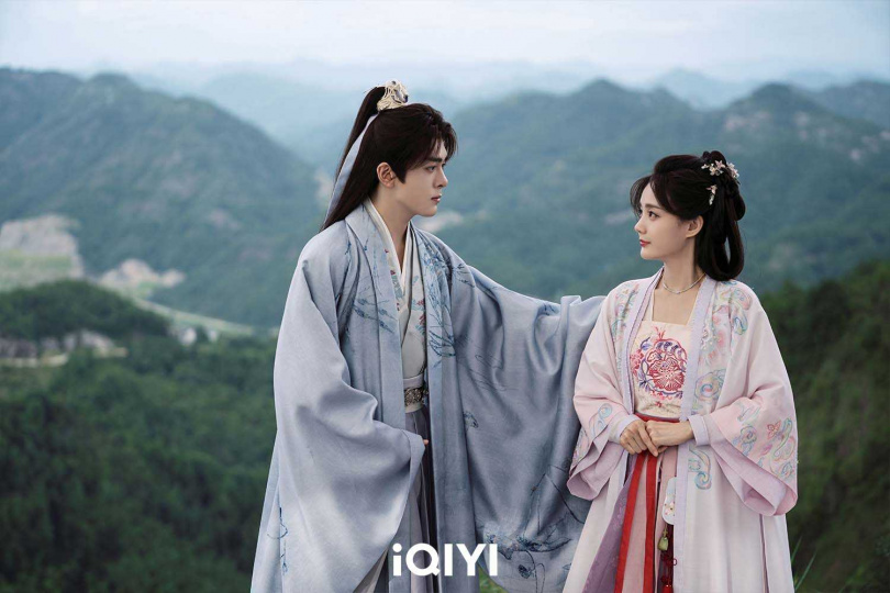 《雲秀行》李一桐（右）曾舜晞在劇中先婚後愛。（圖／愛奇藝國際版提供)